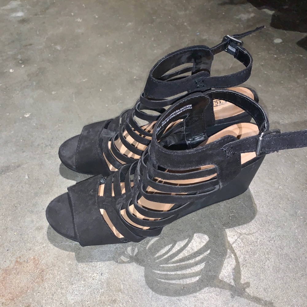 Heels - Picture 2 of 2